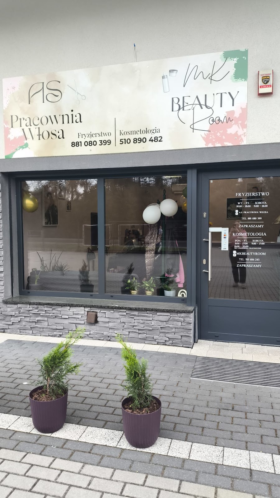 Wejście do MK Beauty Room - Sienkiewicza 3a, Dobroń